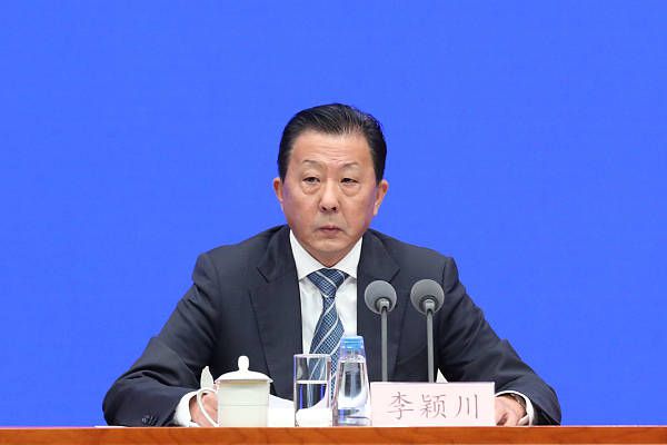 2023下半年必看“最真实”“最狠”犯罪电影《第八个嫌疑人》曝光“正邪交锋”版预告和海报，将故事中的警匪博弈推向高潮