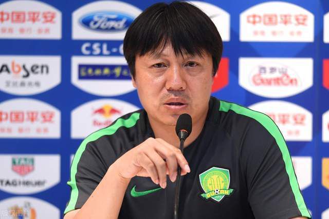 在本轮德甲联赛中，拜仁3-0击败斯图加特，《图片报》也对拜仁球员本场表现做出评分，其中凯恩与金玟哉并列最高，以下为具体情况（德媒评分1分为最高，5分最低）：门将：诺伊尔（3分）后卫：莱默尔（3分）、于帕（3分）、金玟哉（1分）、阿方索-戴维斯（3分）中场：帕夫洛维奇（2分）、格雷罗（3分）、穆西亚拉（3分）、穆勒（3分）、萨内（2分）前锋：凯恩（1分）